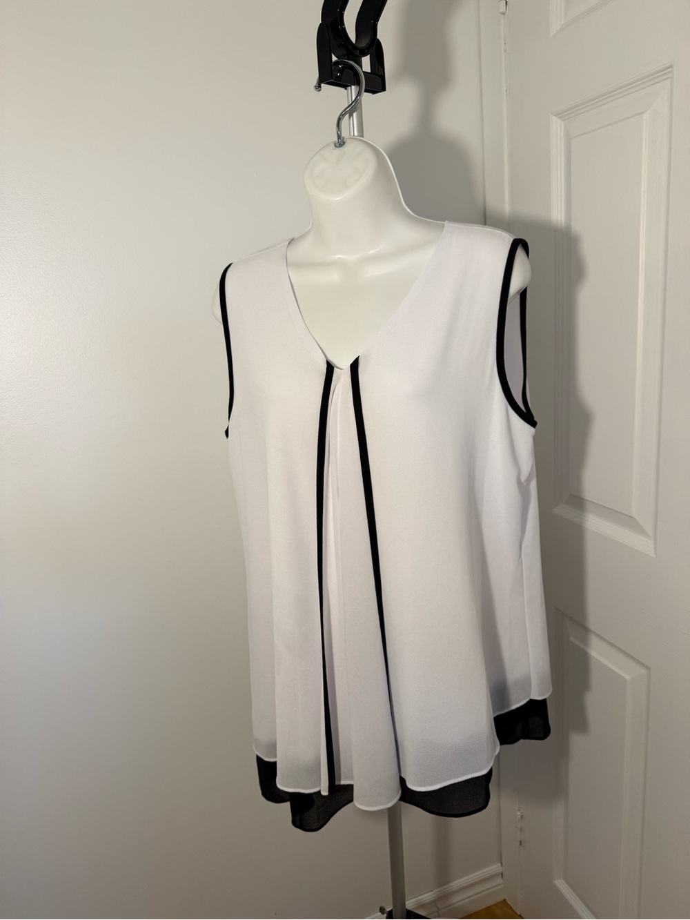 Amanda Collection - Top - Picture 2 of 7